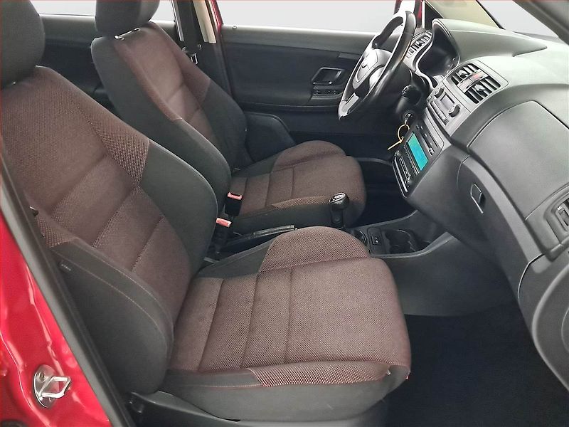 Škoda Fabia (2010) 1.2 TSI - fotka 9 z 16
