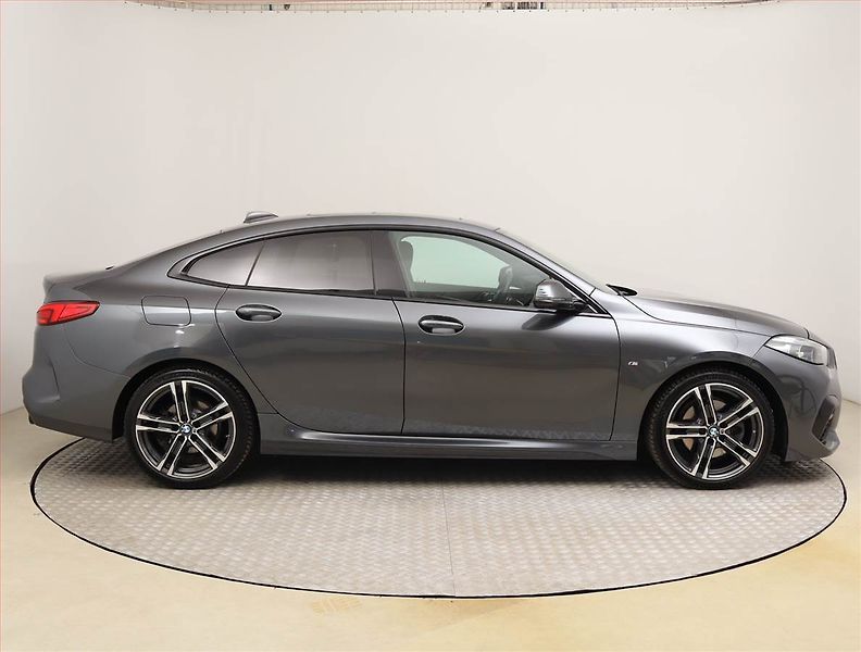 BMW Řada 2 (2021) Sport Line 218d, Automat - fotka 6 z 20