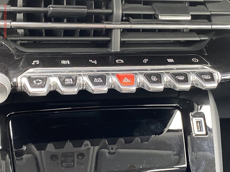 Peugeot 2008 (2020) 1.2PT, Allure, LED, navi - fotka 14 z 17