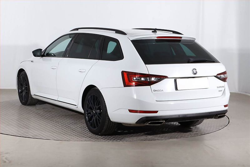 Škoda Superb (2017) 2.0 TSI, 4X4, Automat, Kůže - fotka 4 z 32