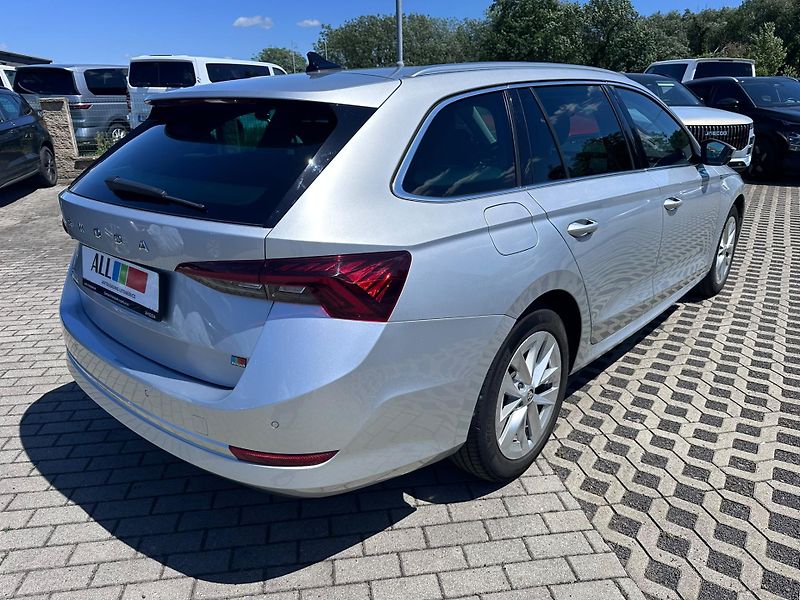 Škoda Octavia 2.0 TDI 110kW DSG Style - fotka 2 z 16