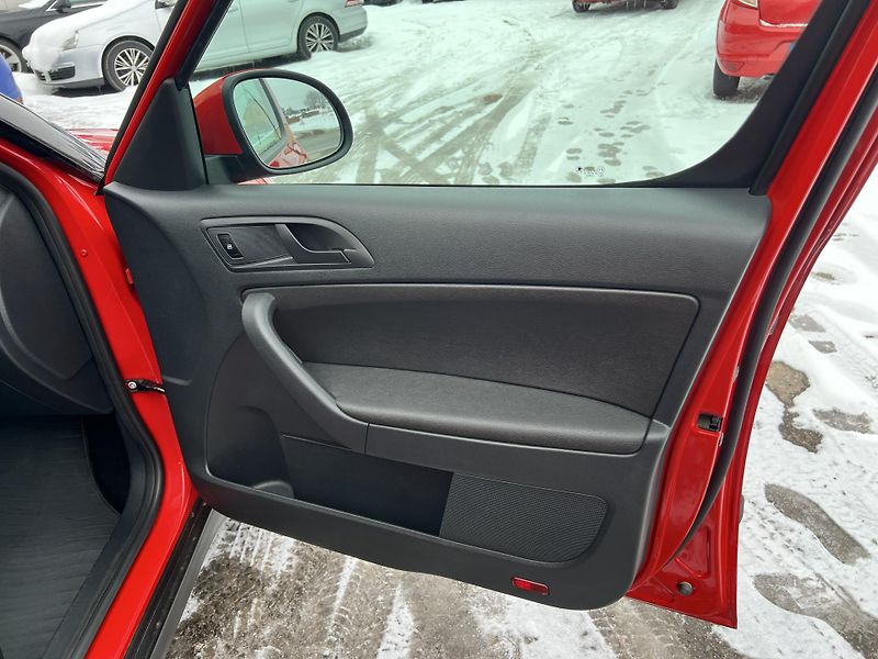 Škoda Yeti 1.2TSI 77KW,1MAJ,TZ,KLIMA,CZ - fotka 22 z 41