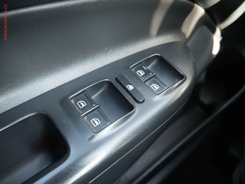 Škoda Octavia (2009) 2.0 TSi, RS, AC, bixen, park - fotka 11 z 16