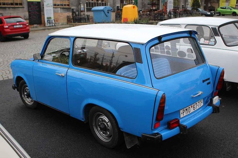 Výstava vozů Trabant při křtu knihy v plzeňském Depu 2015
