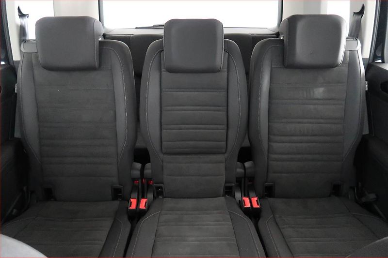 Volkswagen Touran (2022) 1.5 TSI - fotka 10 z 21
