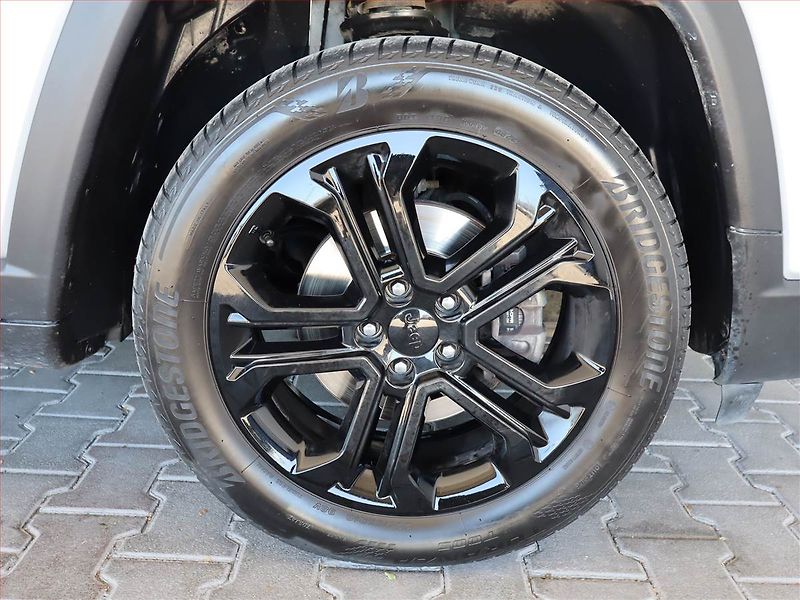 Jeep Compass (2023) 1.5 Turbo e-Hybrid - fotka 15 z 20