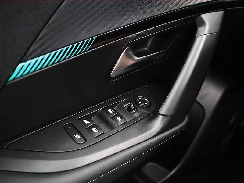 Peugeot 2008 (2021) 1.2 PureTech, Automat - fotka 16 z 17