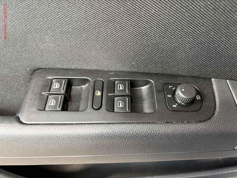 Škoda Superb (2012) 2.0 TDi, Ambition, xenon - fotka 12 z 15