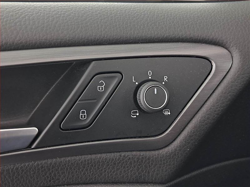 Volkswagen Golf (2018) 32 kWh - 37 Ah, Automat - fotka 21 z 23