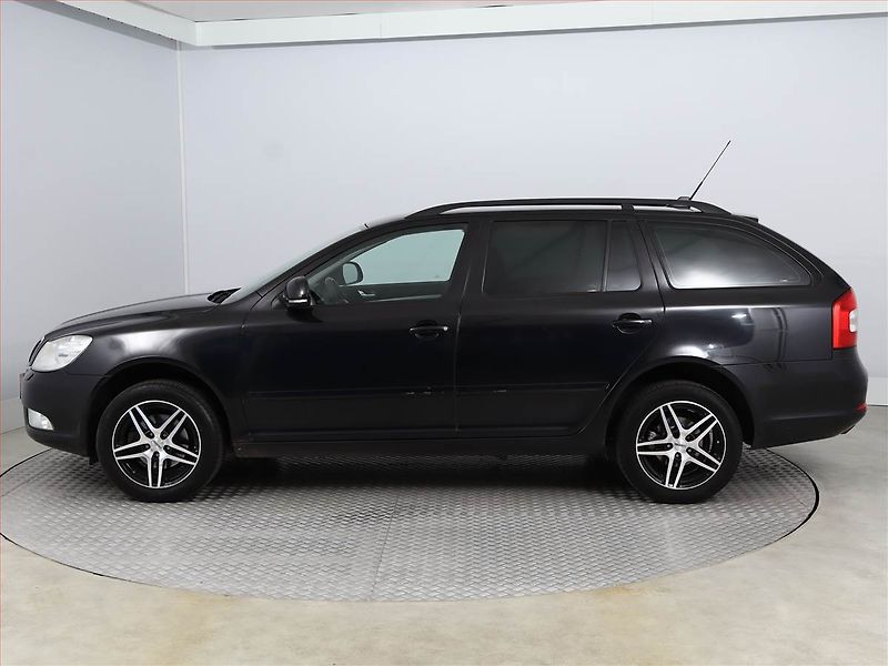 Škoda Octavia (2010) 1.6 TDI, Xenony, Tempomat - fotka 3 z 15