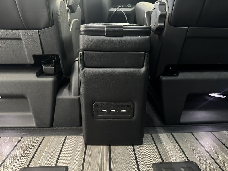 Volkswagen Multivan 2,0TDI DSG 4Motion Highline - fotka 21 z 37