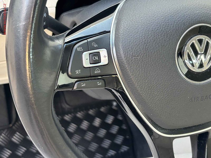 Volkswagen Passat (2015) 1.8TSi, ČR, LED, navi, kamera - fotka 14 z 18