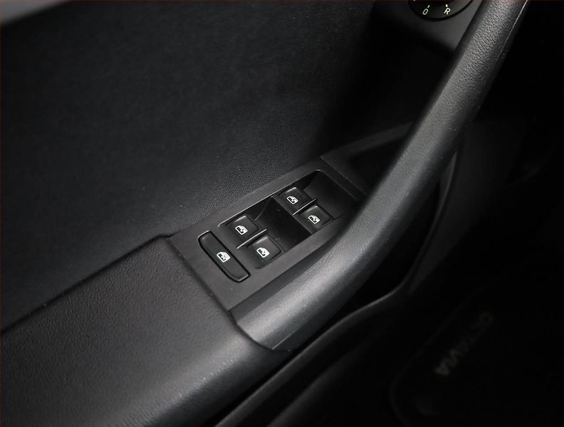Škoda Octavia (2016) Ambition 1.6 TDI, Automat - fotka 14 z 16