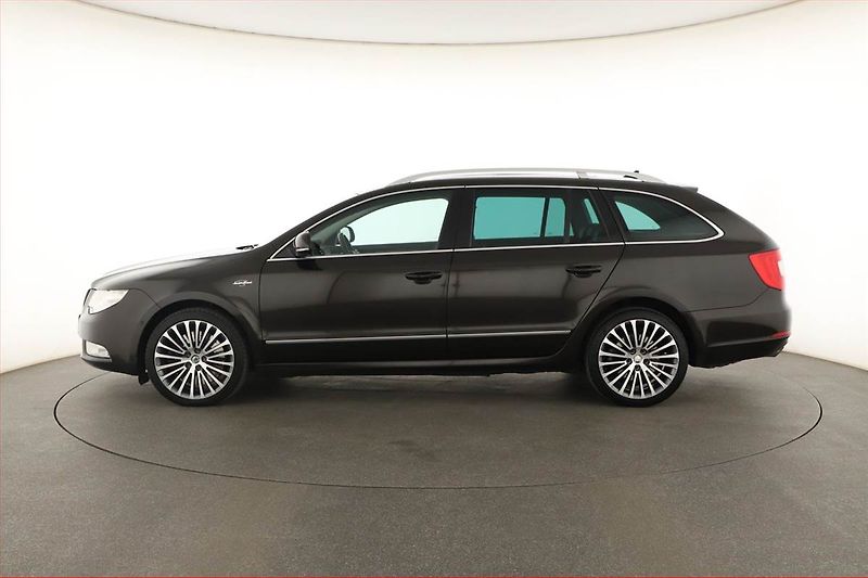 Škoda Superb (2012) Laurin&Klement 3.6 FSI V6 - fotka 3 z 18