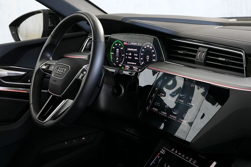 Audi e-tron 55 300kW Pano NightV HUD Tažné - fotka 19 z 50