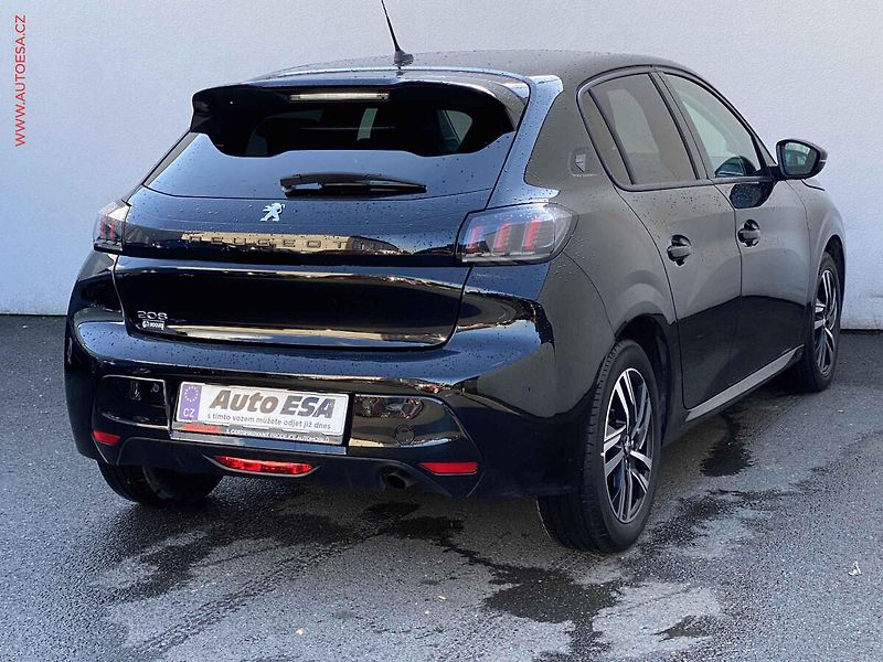 Peugeot 208 (2022) 1.2PT, Road Trip, AT, LED - fotka 4 z 19