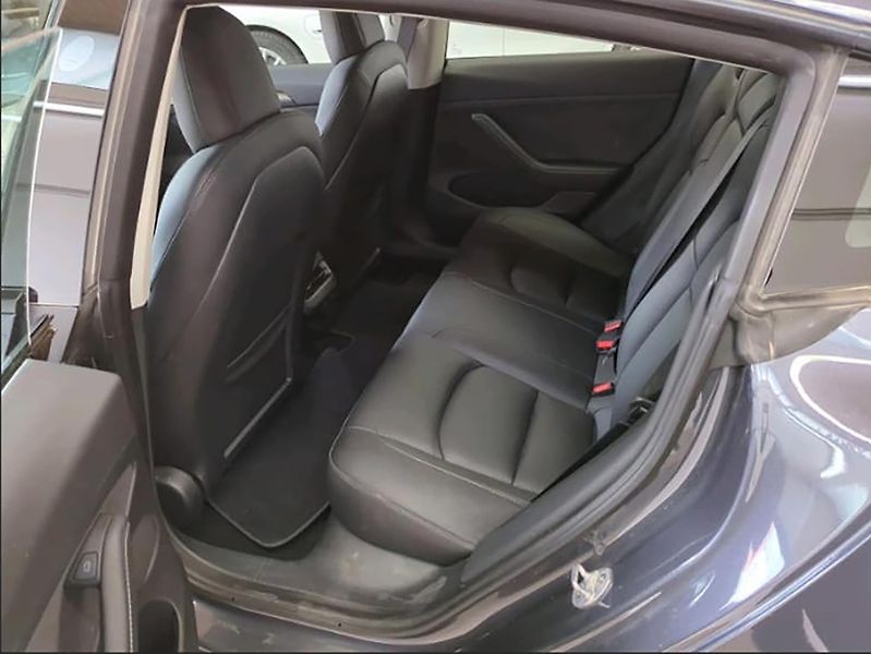 Tesla Model 3 (2022) AMD Ryzen, LFP baterie - fotka 6 z 9