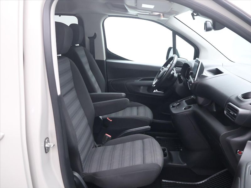 Opel Combo 1,2 Turbo 96 kW S/S AT8 Enjoy - fotka 11 z 29