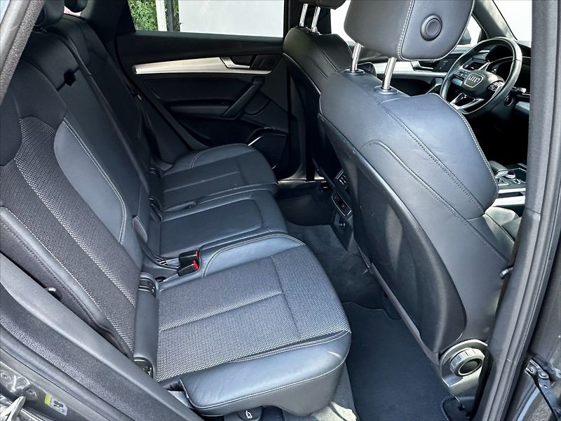 Audi Q5 2,0 TFSi 270kW-VIRTUAL-S Line - fotka 14 z 48