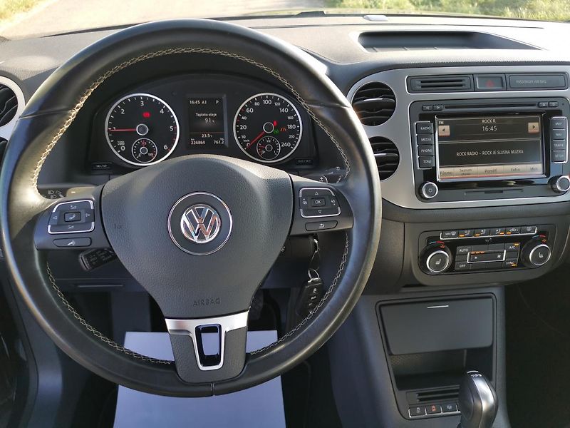 Volkswagen Tiguan (2015) 2,0TDI 130kW DSG ICUP 4x4 1MAJ - fotka 46 z 91