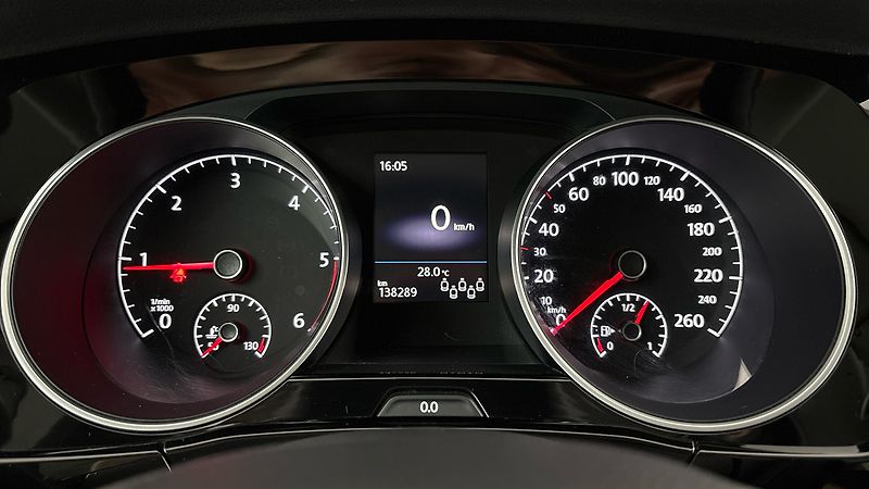 Volkswagen Touran 2.0 TDI Highline - fotka 10 z 24