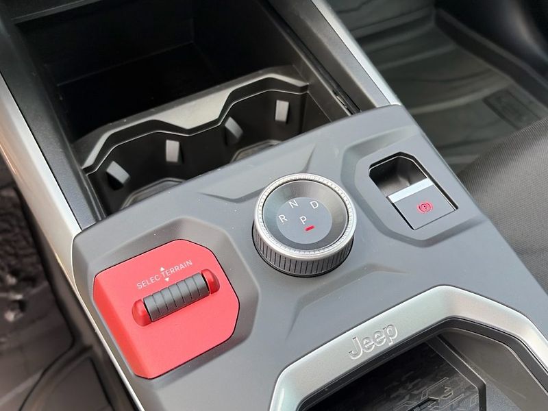 Jeep Compass (2026) First Edition e-Hybrid 145k - fotka 16 z 23