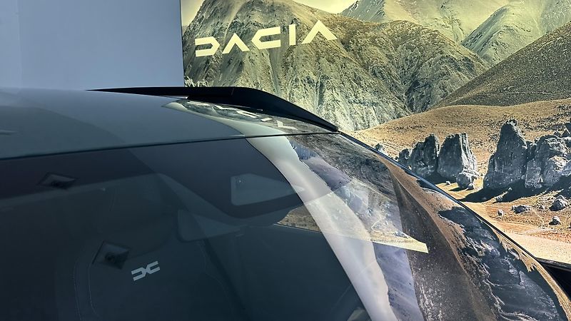 Dacia Duster (2026) Journey Hybrid-G 150 4x4 - fotka 15 z 30