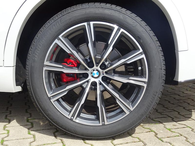 BMW X5 xDrive30d - fotka 7 z 7