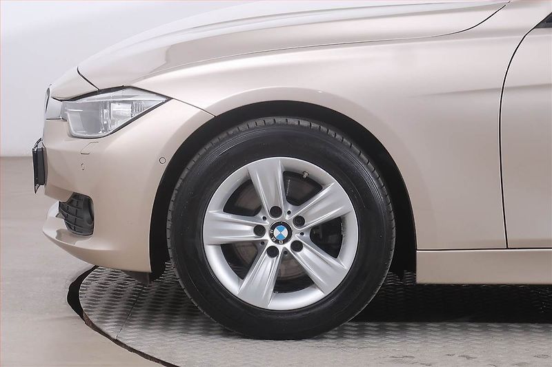 BMW Řada 3 (2015) 320 d xDrive, 4X4, Automat - fotka 15 z 24