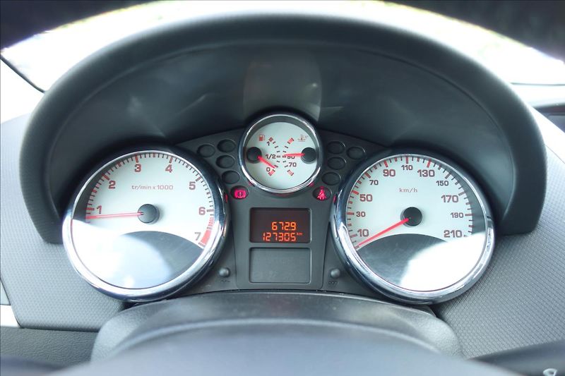 Peugeot 207 1,4 i 54KW, ČR, SERVIS. KN. - fotka 23 z 30