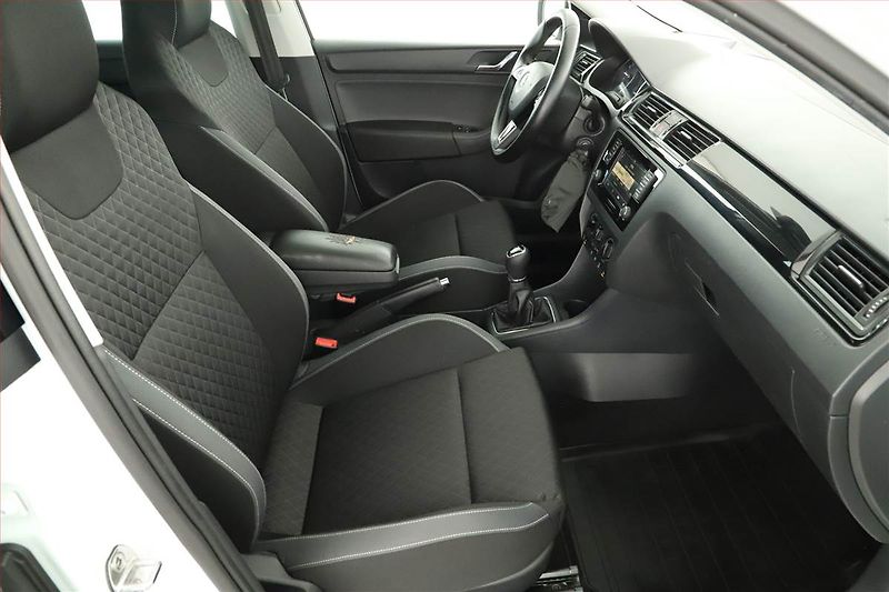 Škoda Rapid (2015) Spaceback 1.6 TDI, Xenony - fotka 7 z 16
