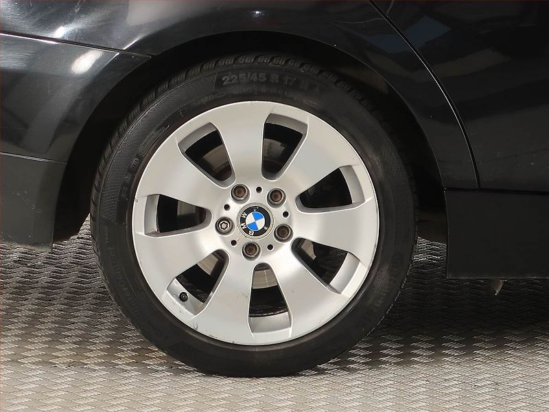 BMW Řada 3 (2010) 320 d xDrive, 4X4, Automat - fotka 15 z 17