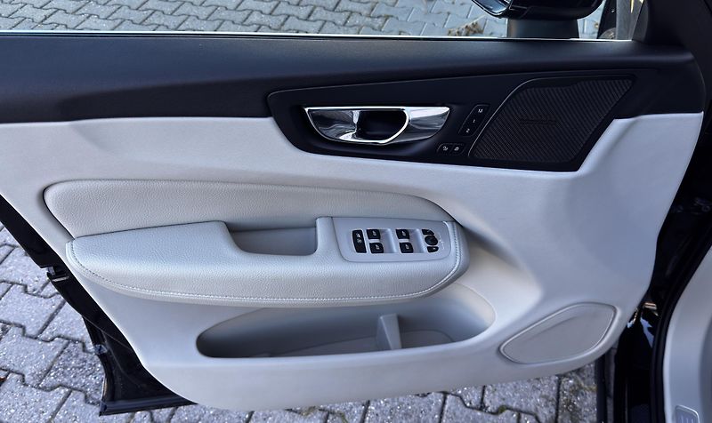 Volvo XC60 FWD B5/vzduch/4*klima/PANO/  - fotka 9 z 43