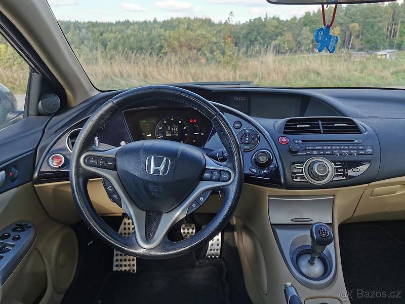 Honda Civic (2006) Nejvyšší výbava Executive  - fotka 11 z 17