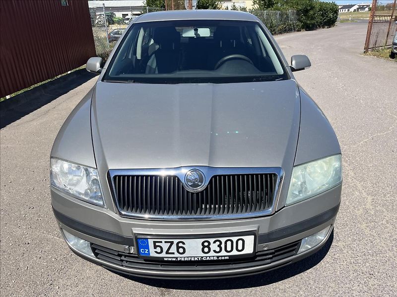 Škoda Octavia 1,6 FSi KLIMA TAŽNÉ  STK 6/28 - fotka 2 z 27