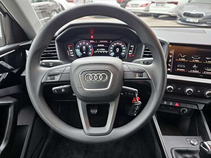 Audi A1 25TFSI černá střecha 1.maj - fotka 11 z 11