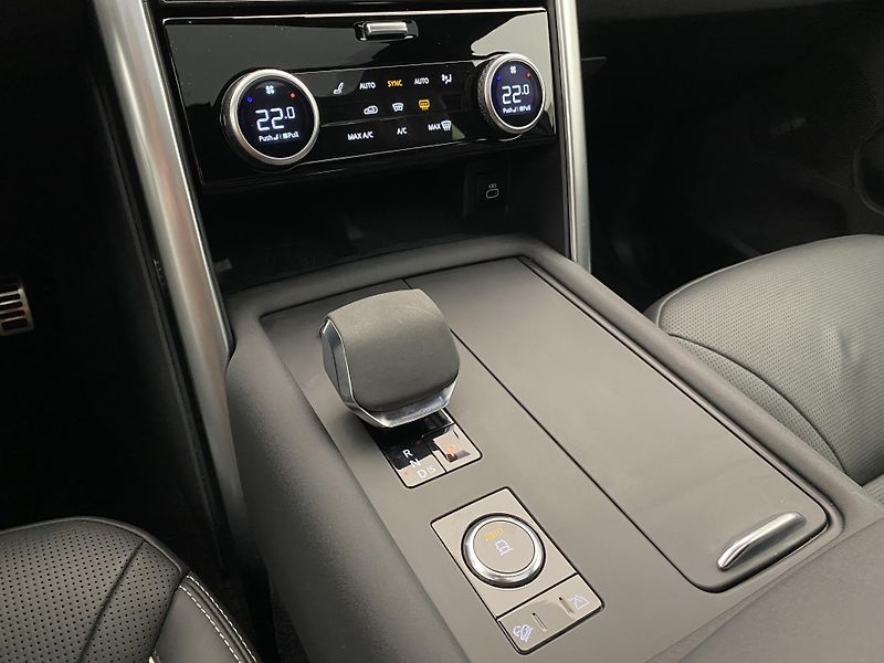 Land Rover Discovery D250 DYNAMIC SE AWD AUT - fotka 30 z 51