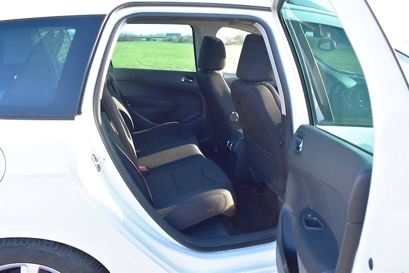 Peugeot 308 2,0 HDI STYLE,1.M,PANO,PĚKNÁ - fotka 14 z 17