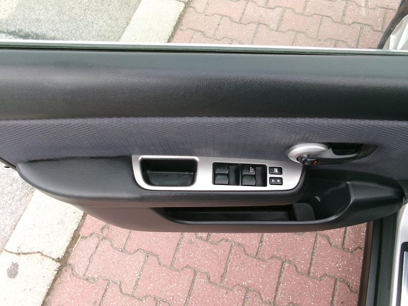 Nissan Tiida (2009) 1,6 16V AC ALU HF BT - fotka 18 z 26