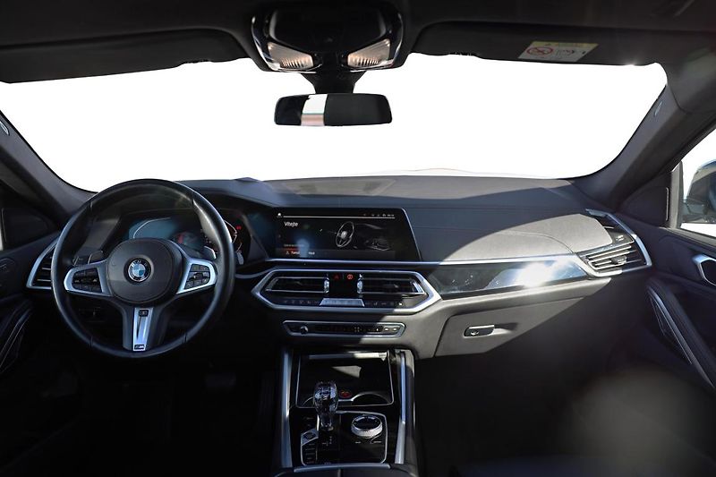 BMW X6 xDrive40d - fotka 11 z 15
