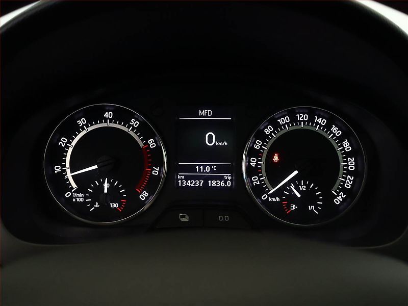 Škoda Rapid (2015) Spaceback 1.2 TSI, Xenony - fotka 9 z 15
