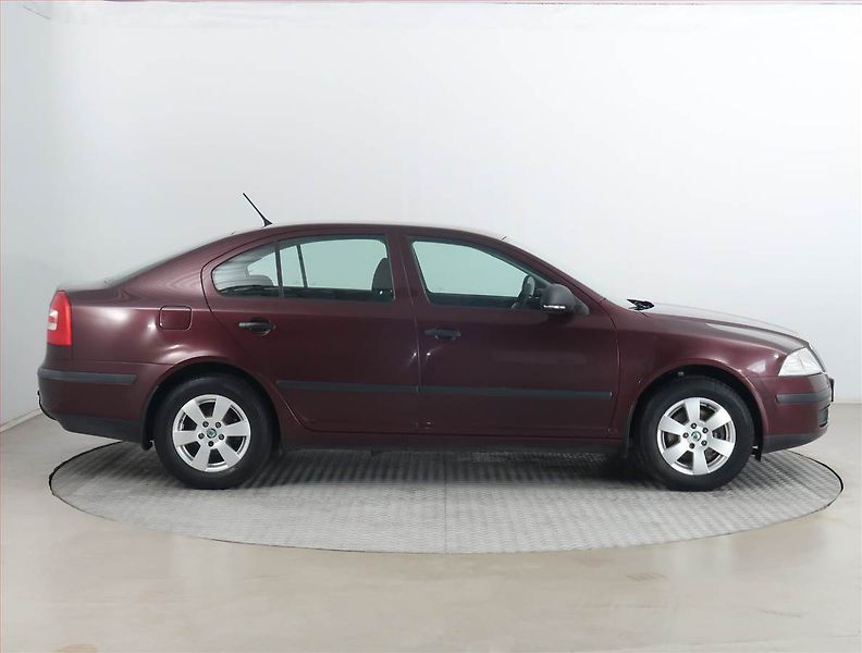 Škoda Octavia (2012) Ambition 1.6, ČR,1.maj - fotka 6 z 15