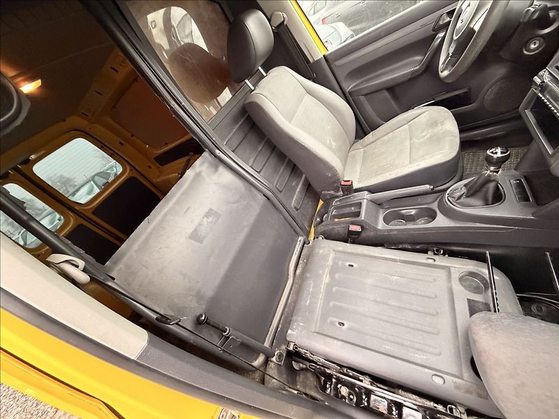 Volkswagen Caddy 2,0 TDI MAXI - fotka 17 z 19