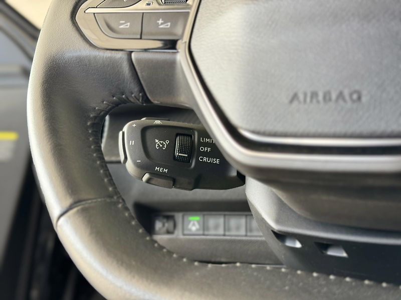 Peugeot 2008 1,2PT 130*AT8*Allure*Kamer*DPH - fotka 30 z 37