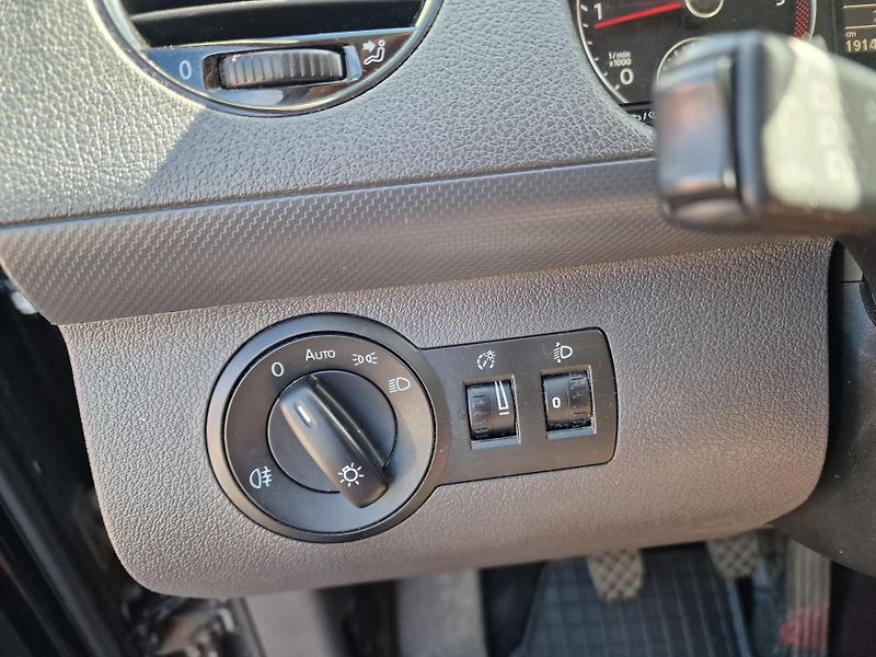 Volkswagen Caddy MAXI 1,6TDI 7MÍST JAKO-O - fotka 19 z 22