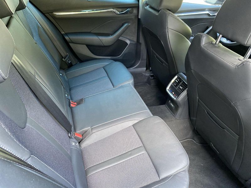 Škoda Octavia (2023) 1.5 TSI M-HEV DSG Style - fotka 9 z 38