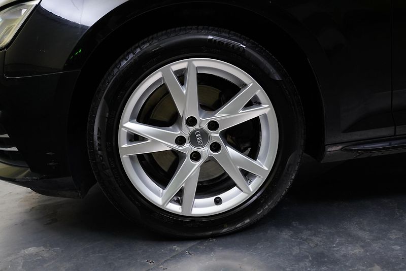 Audi A4 - fotka 10 z 26