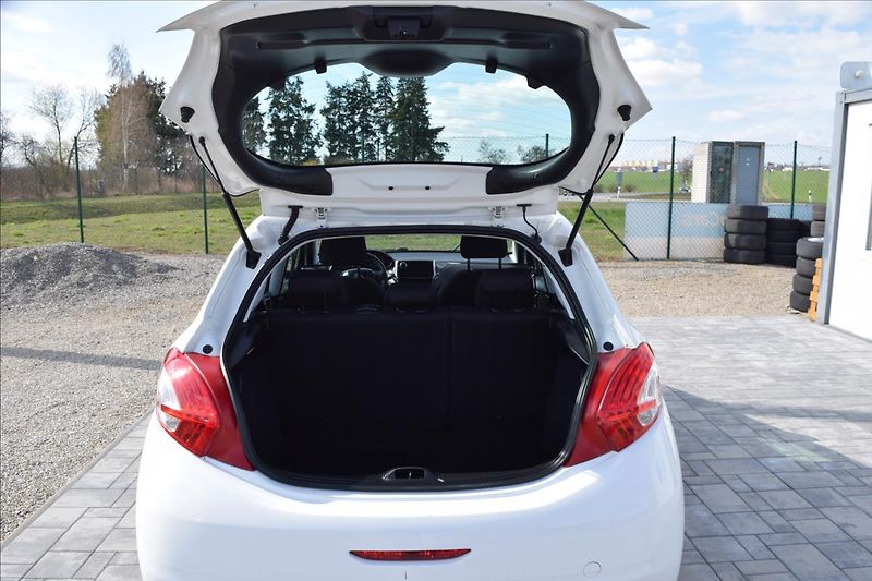 Peugeot 208 1,4 HDi 50KW NÍZKÉ KM KLIMA - fotka 25 z 50