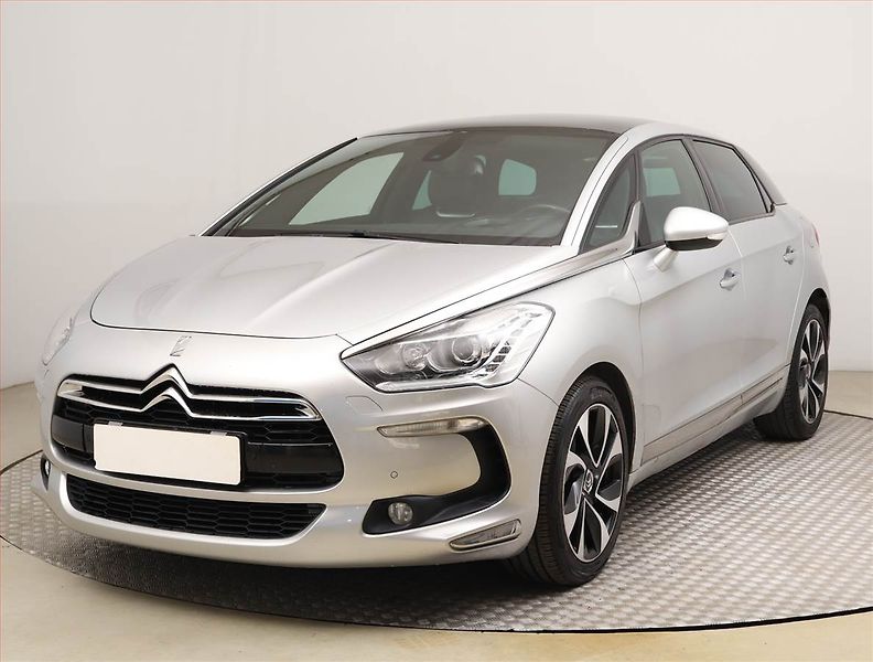 Citroën DS5 (2014) 2.0 HDi, Navi, Xenony - fotka 2 z 17