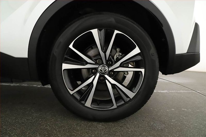 Toyota C-HR (2025) 2.0 Plug-in - fotka 12 z 24